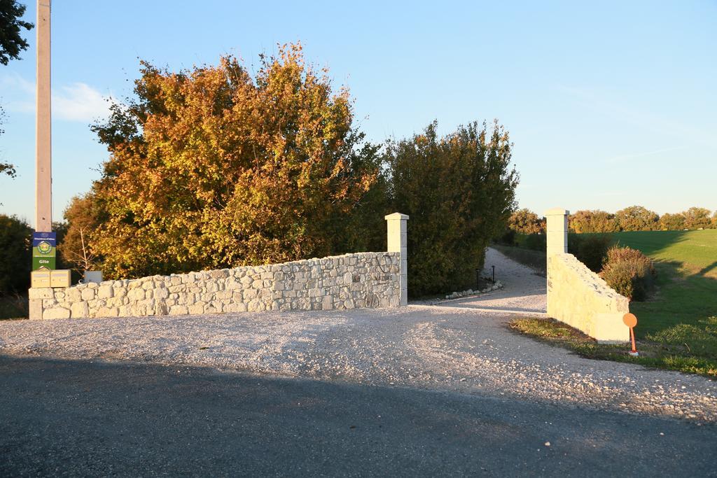 Chambres D'Hotes Domaine De Nazere Avezan Exterior foto