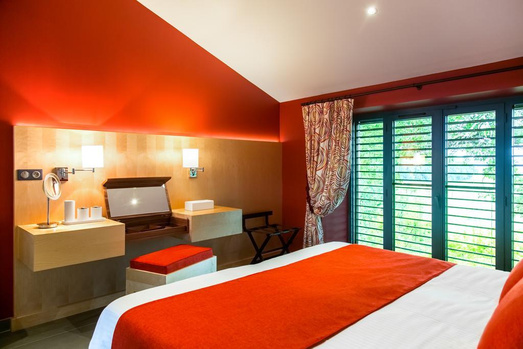 Chambres D'Hotes Domaine De Nazere Avezan Exterior foto