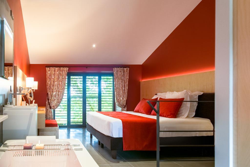 Chambres D'Hotes Domaine De Nazere Avezan Exterior foto